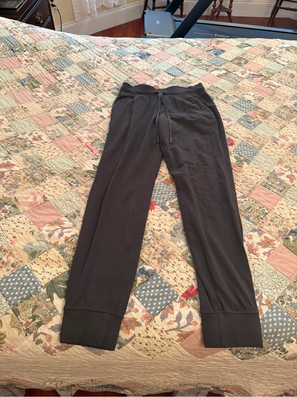 LULULEMON READY TO RULU MID RISE JOGGER SIZE 6 GRAPHITE GRAY